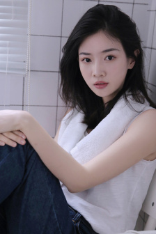 男人胯间的硕大公车上